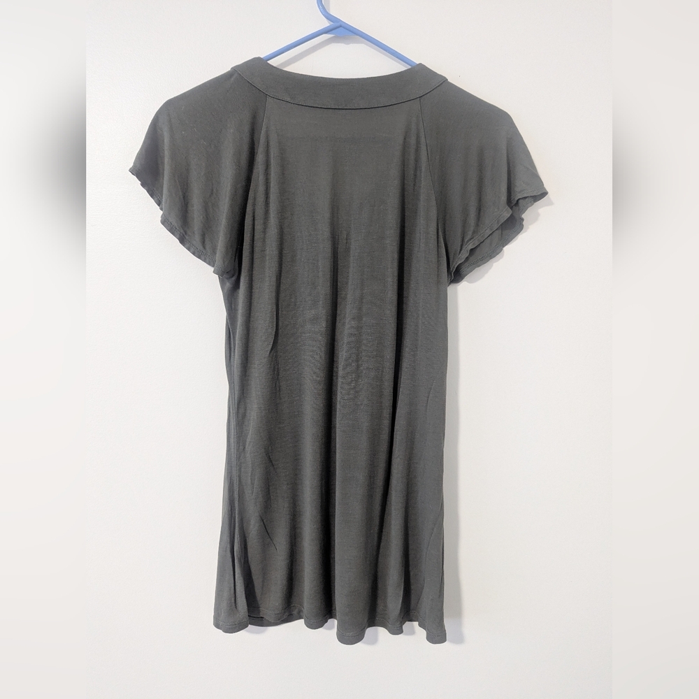 Mossimo Women's V-Neck Green Flowy T-Shirt - Size Medium Great Condition Casual - Picture 2 of 4